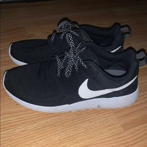 nike roshes